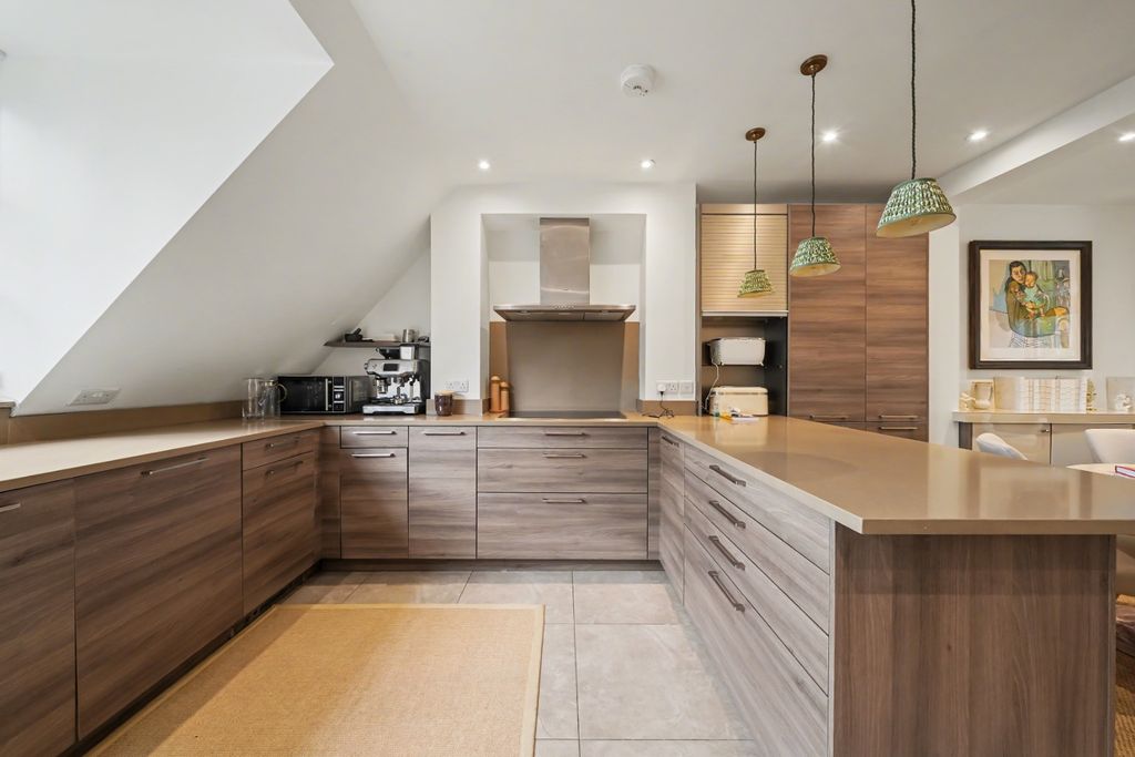 Property photo 3 of 13 5069745