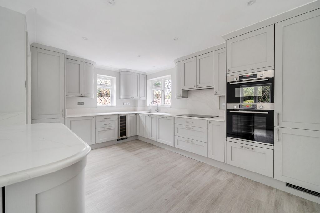 Property photo 1 of 15 Oakdene