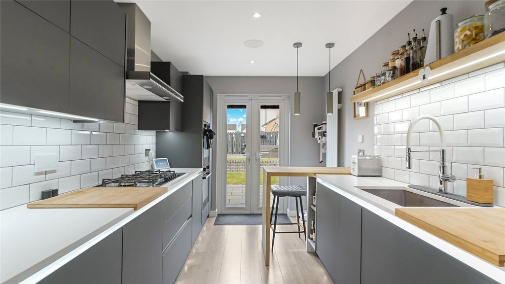 Property photo 3 of 35 Kitchen