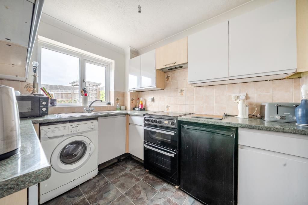 Property photo 2 of 25 Kitchen