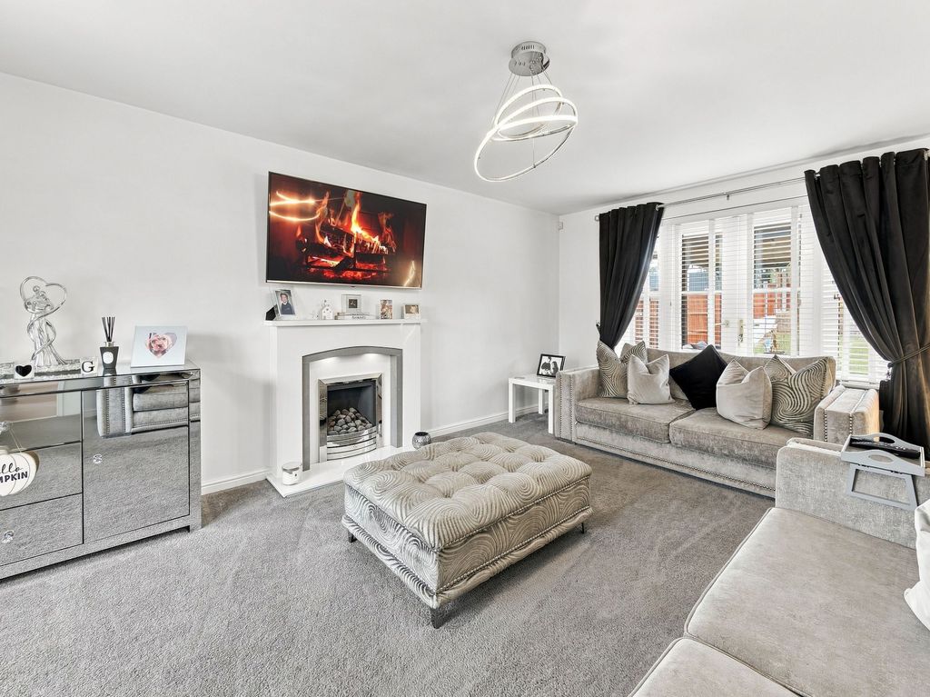 Property photo 2 of 33