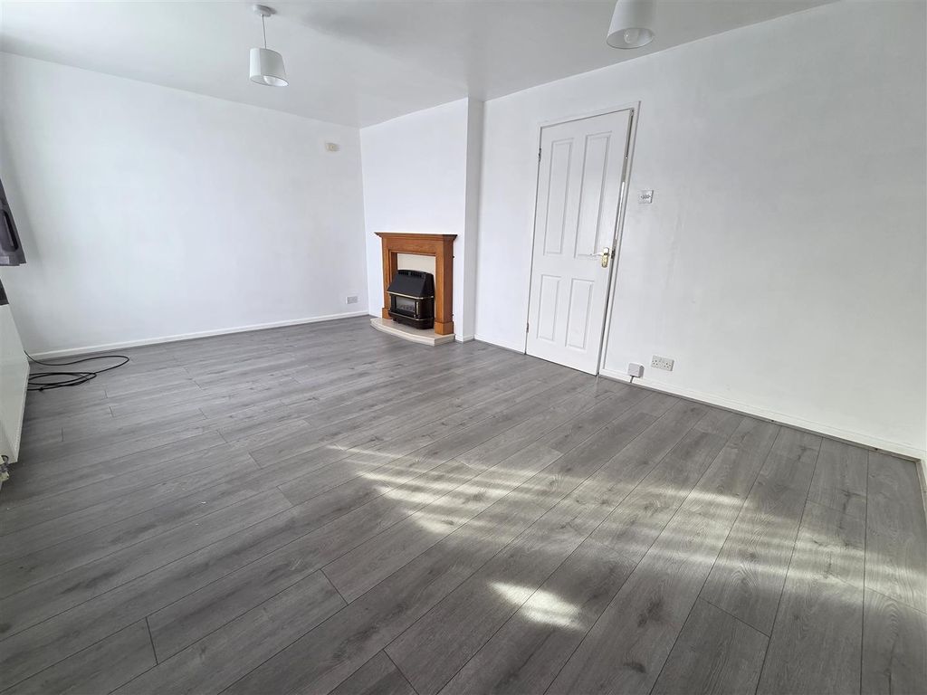 Property photo 3 of 7 Lounge