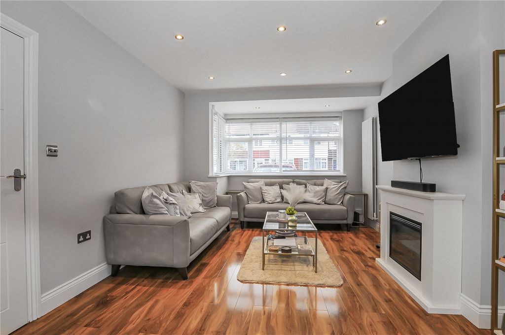 Property photo 2 of 11 Sitting Room