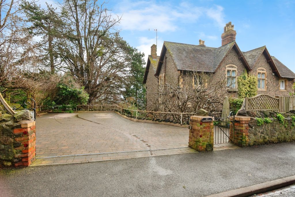 Property photo 1 of 17