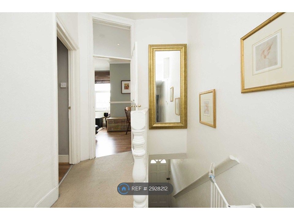 Property photo 3 of 13 Landing Space