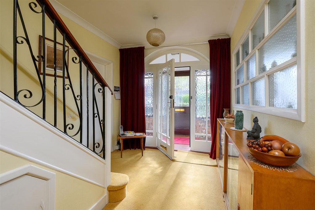 Property photo 2 of 19 Hallway