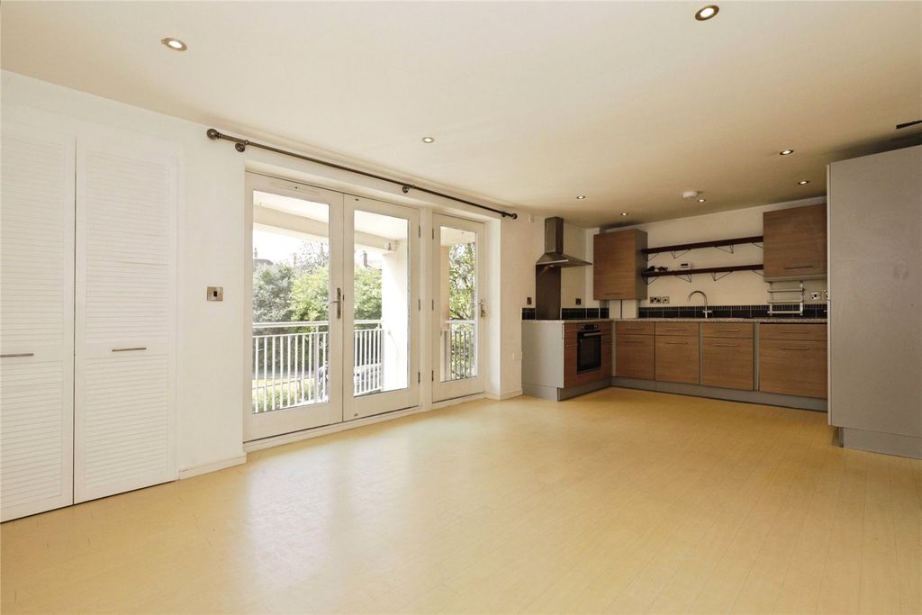 Property photo 3 of 13 Kitchen/Lounge