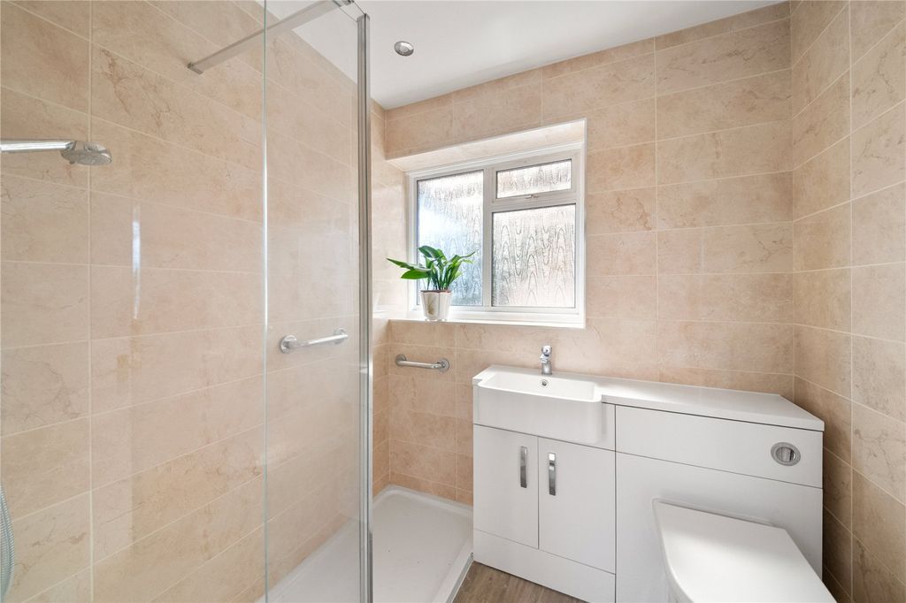 Property photo 3 of 11 Bathroom