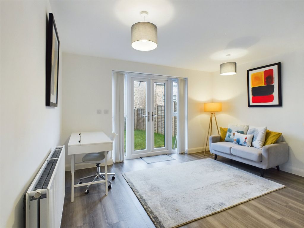 Property photo 2 of 18 Picture No. 11