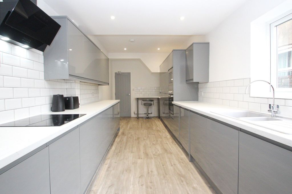 Property photo 2 of 9 Picture No. 04