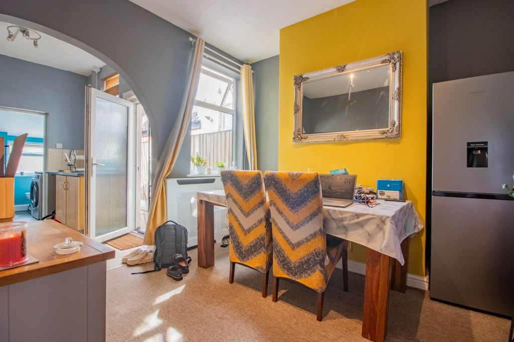 Property photo 3 of 12 E-2