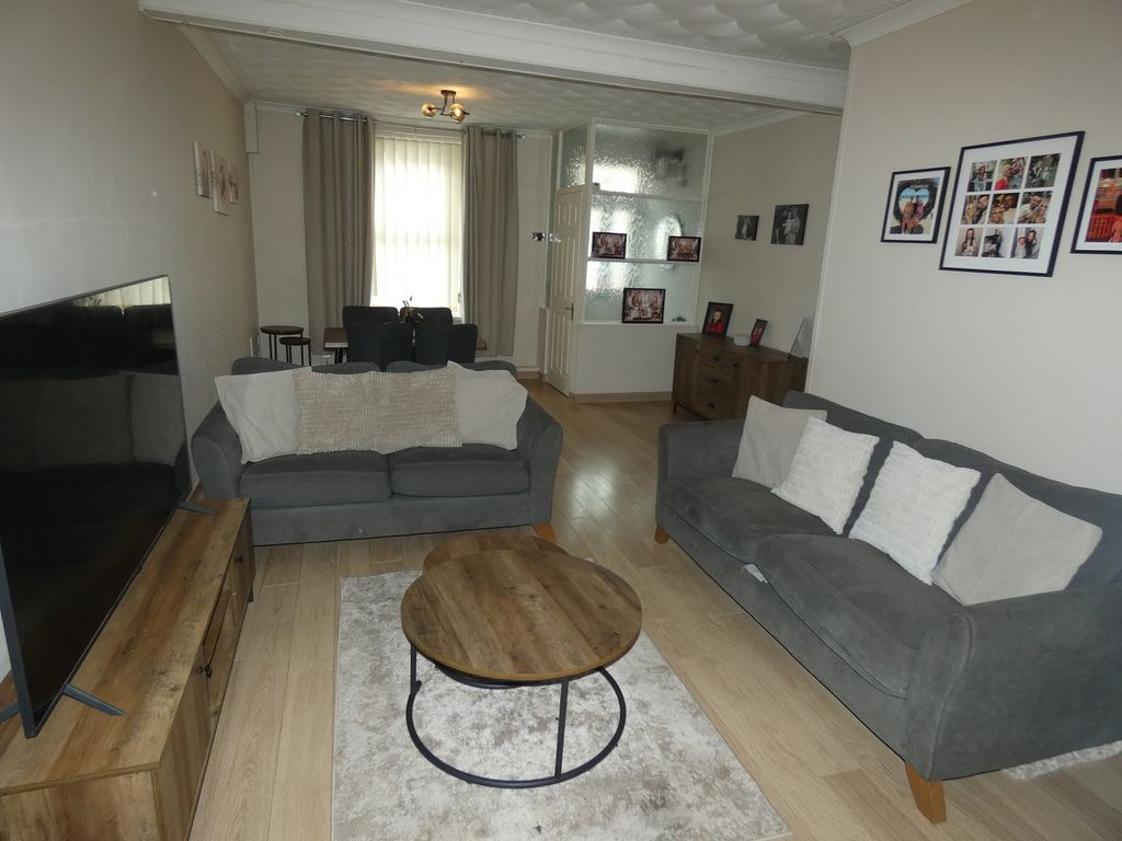 Property photo 2 of 11 Lounge