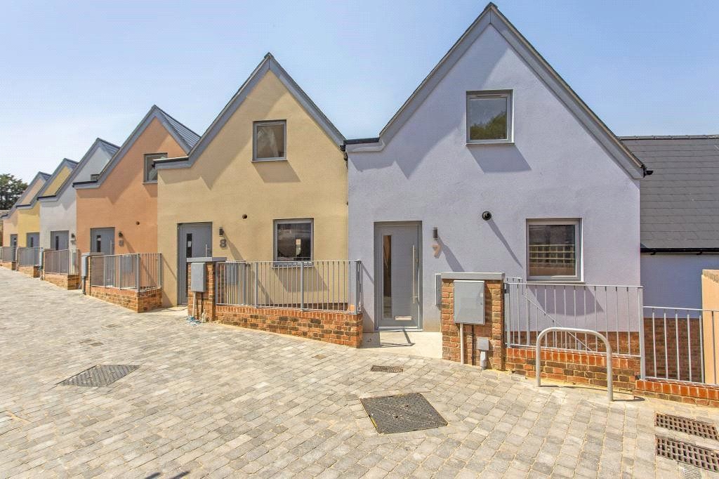 Property photo 1 of 8 External