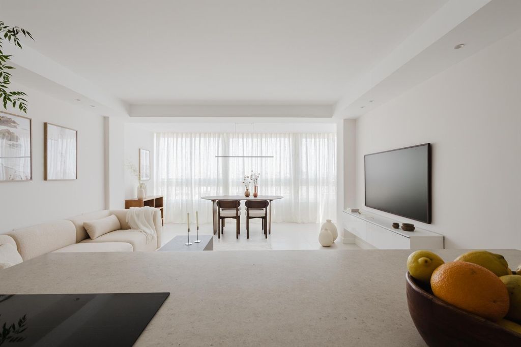 Property photo 3 of 34