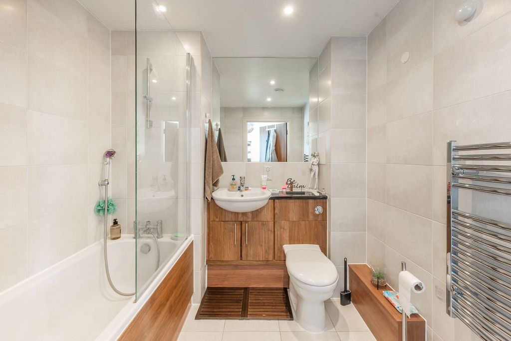 Additional image 10 of 3 bed flat for saleGreen Lane, Elstree, Edgware HA8