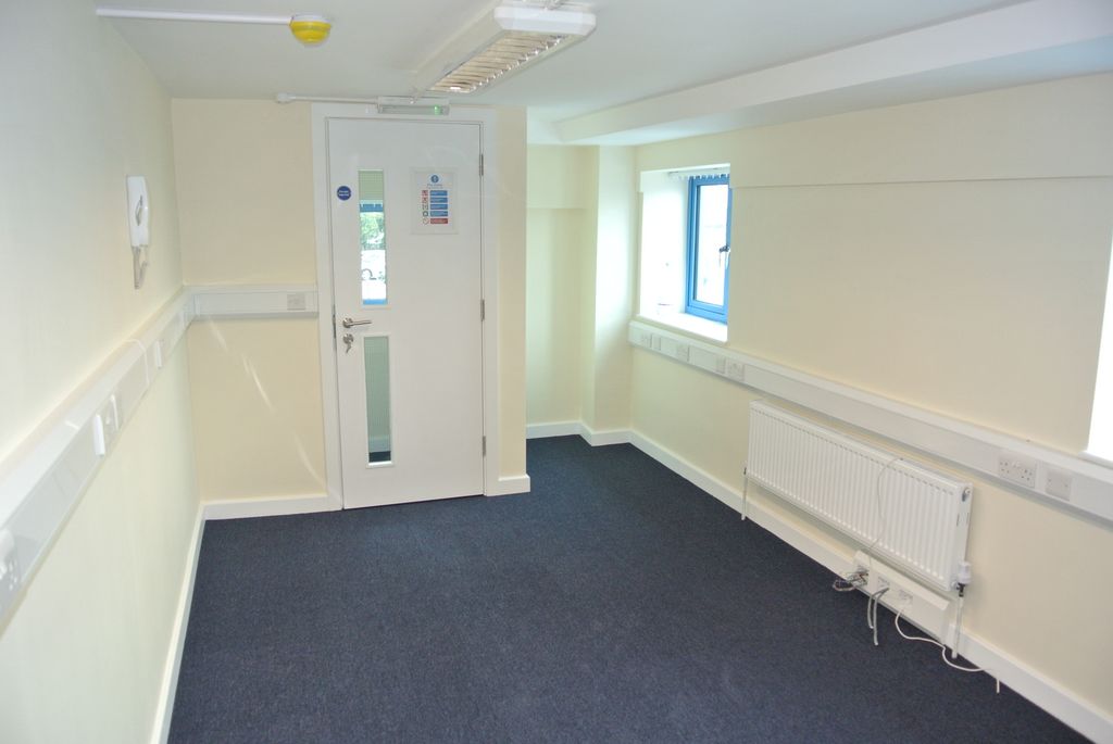 Property photo 1 of 12 Office 5