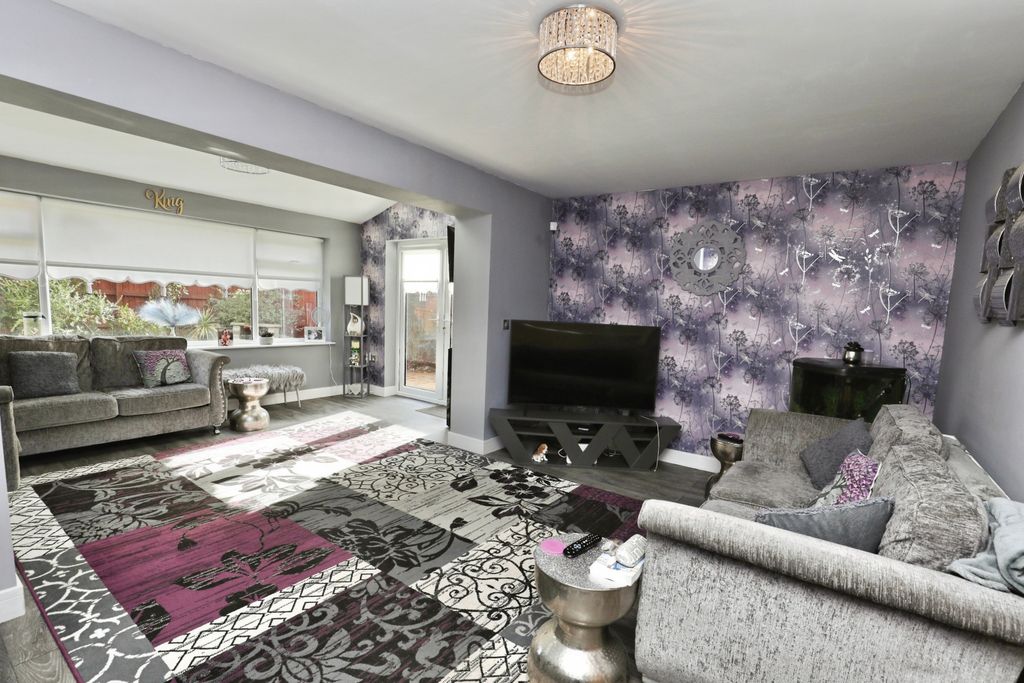 Property photo 2 of 13 Lounge