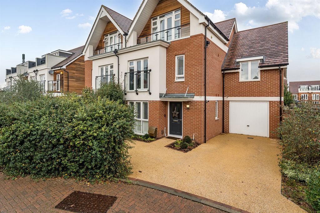 Property photo 1 of 21