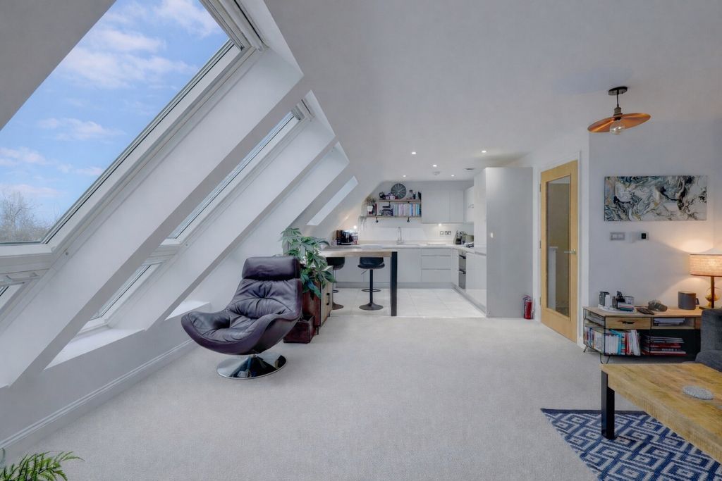 Property photo 2 of 13 Picture No. 21