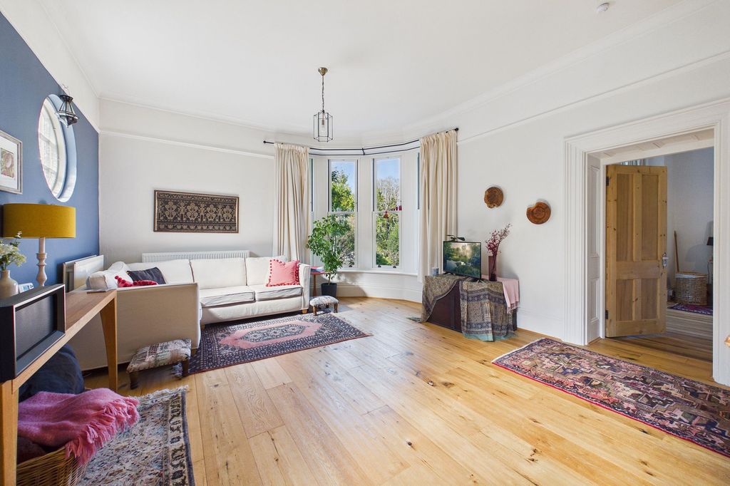 Property photo 3 of 27