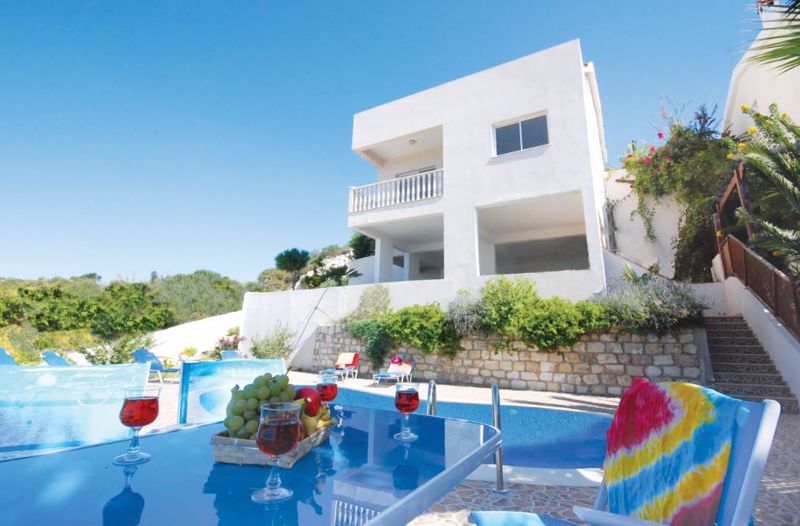 Property photo 1 of 21 Villa