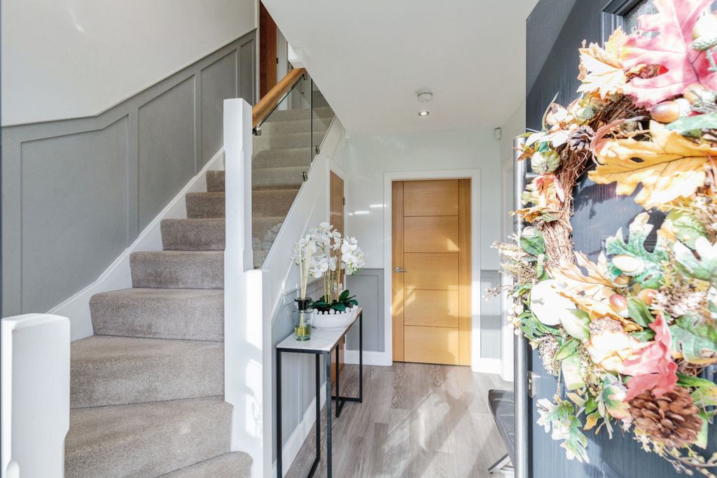 Property photo 2 of 30 Entrance Hallway