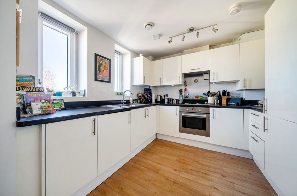 Property photo 3 of 16 Kitchen