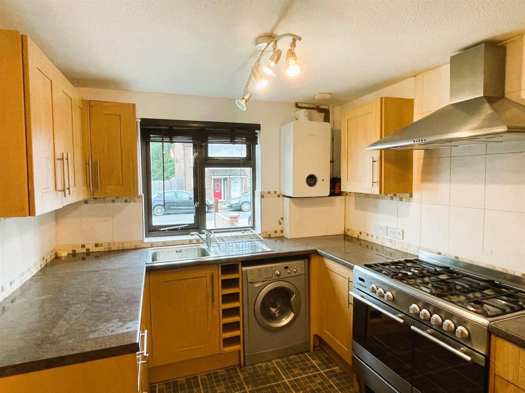 Property photo 2 of 21