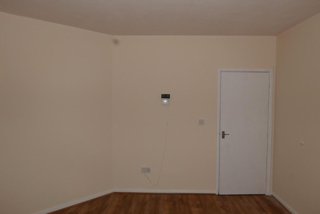 Property photo 3 of 9 P1170548.Jpg