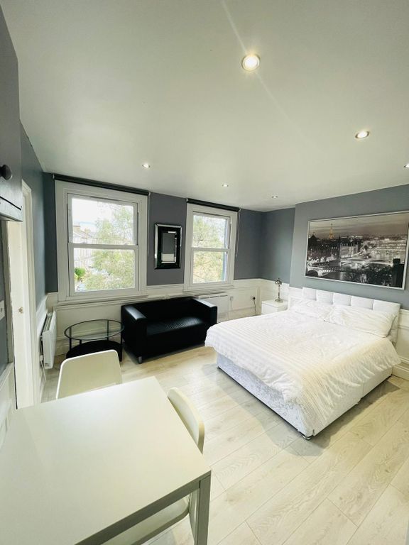 Property photo 1 of 11 Studio Penthouse In Stoke Newington Near The Station
