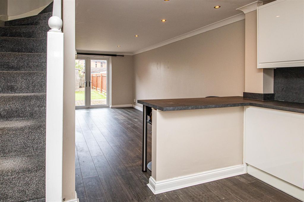 Property photo 2 of 14 35 Rhodes.Jpg