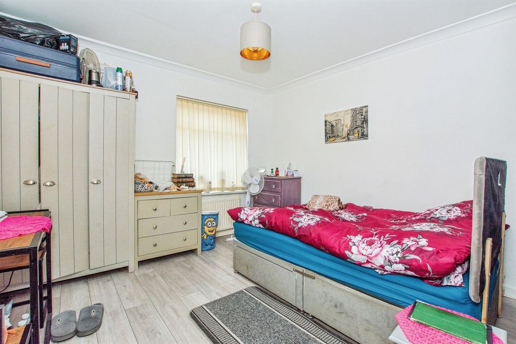 Property photo 3 of 12