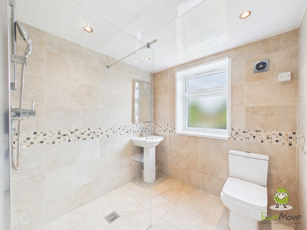 Property photo 2 of 17 Bathroom Emilydimelowewemovewhitchurchandnantwich