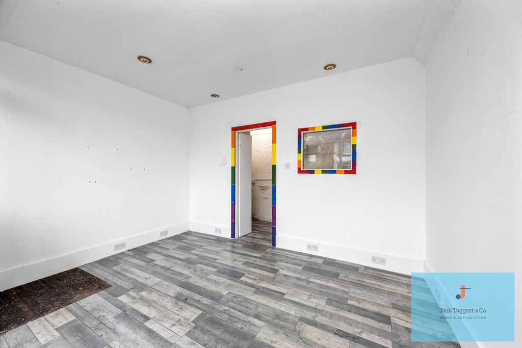 Property photo 3 of 13 Living Room