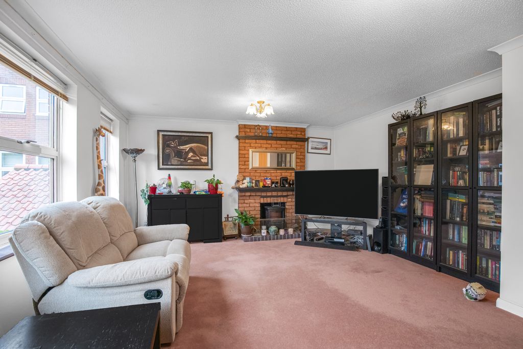 Property photo 2 of 20