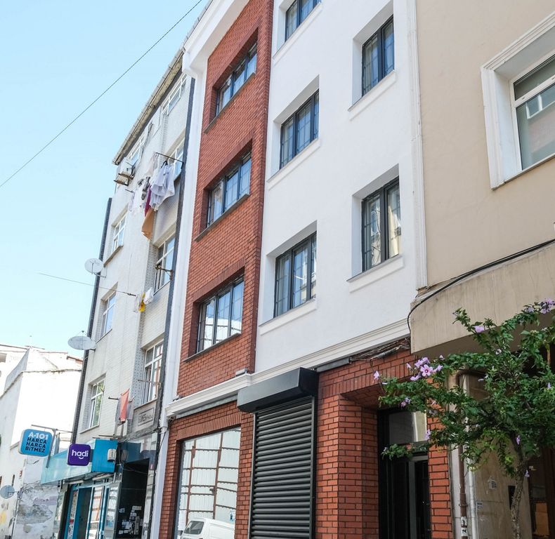 Property photo 1 of 18 Renovated Building With Homes &amp; A Shop Unit For Sale In Istanbul - Main View Of The Building