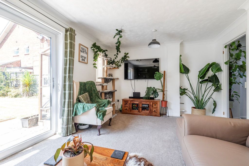 Property photo 2 of 17