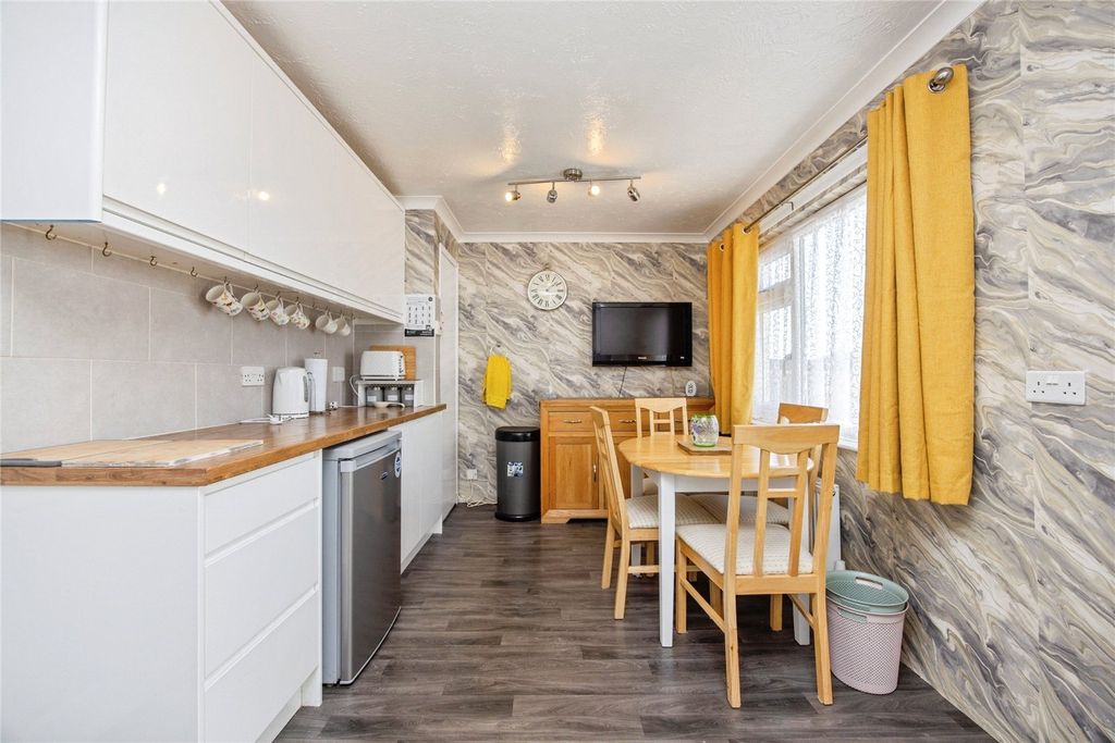 Property photo 2 of 17 Picture No. 28