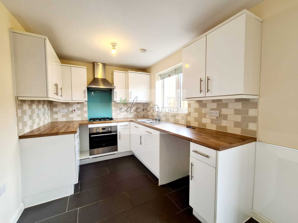 Property photo 3 of 13 Kitchen 1