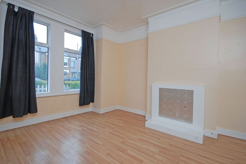 Property photo 3 of 6