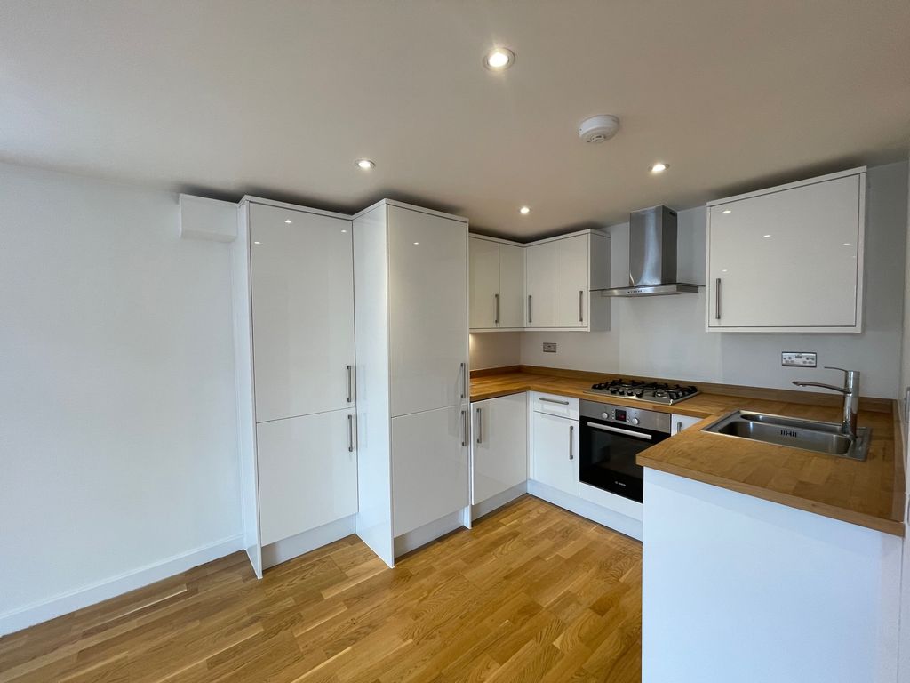 Property photo 3 of 9 Kitchen