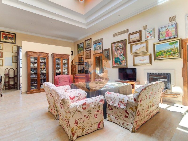 Property photo 2 of 58