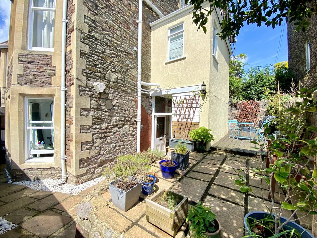 Property photo 2 of 23 Picture No. 35
