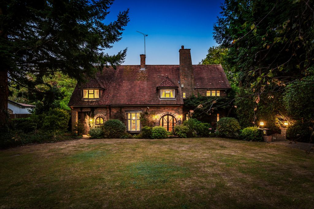 Property photo 1 of 13 7A-Silver-Lane-2-1