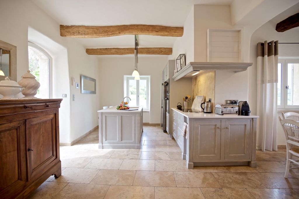 Property photo 3 of 20 Image