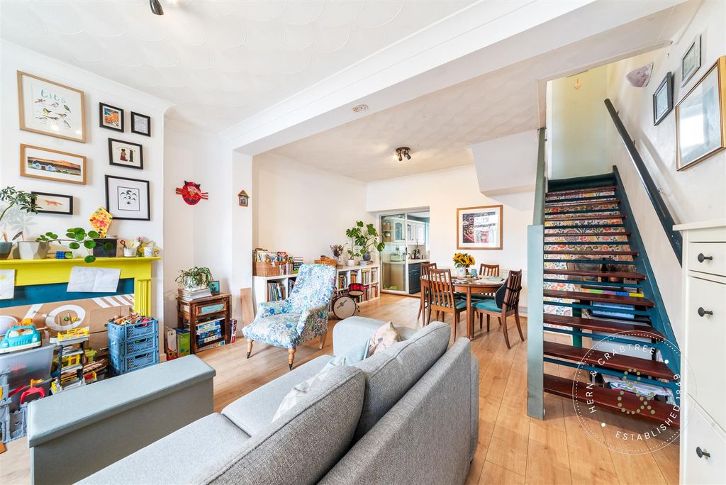 Property photo 2 of 30 Rookwood-Street-17.Jpg