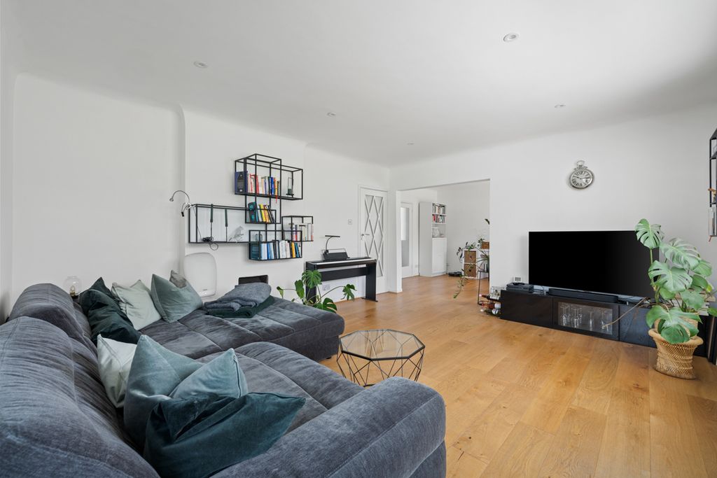 Property photo 3 of 15