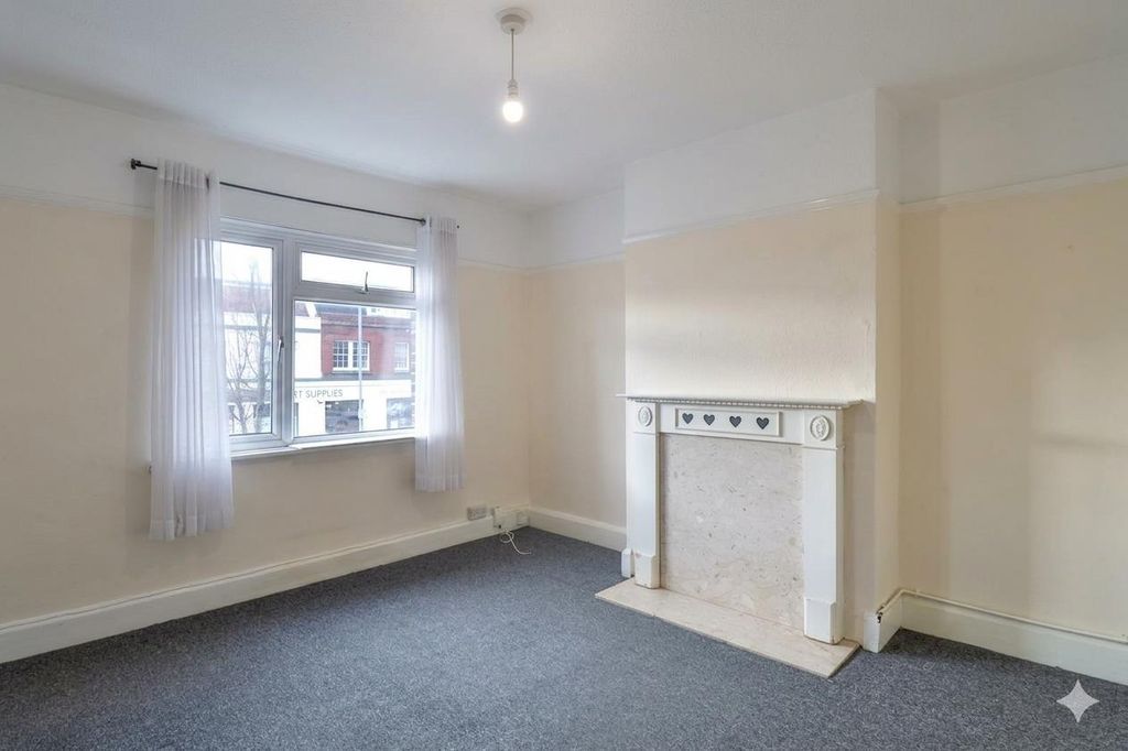 Property photo 2 of 9 Lounge (2).Png