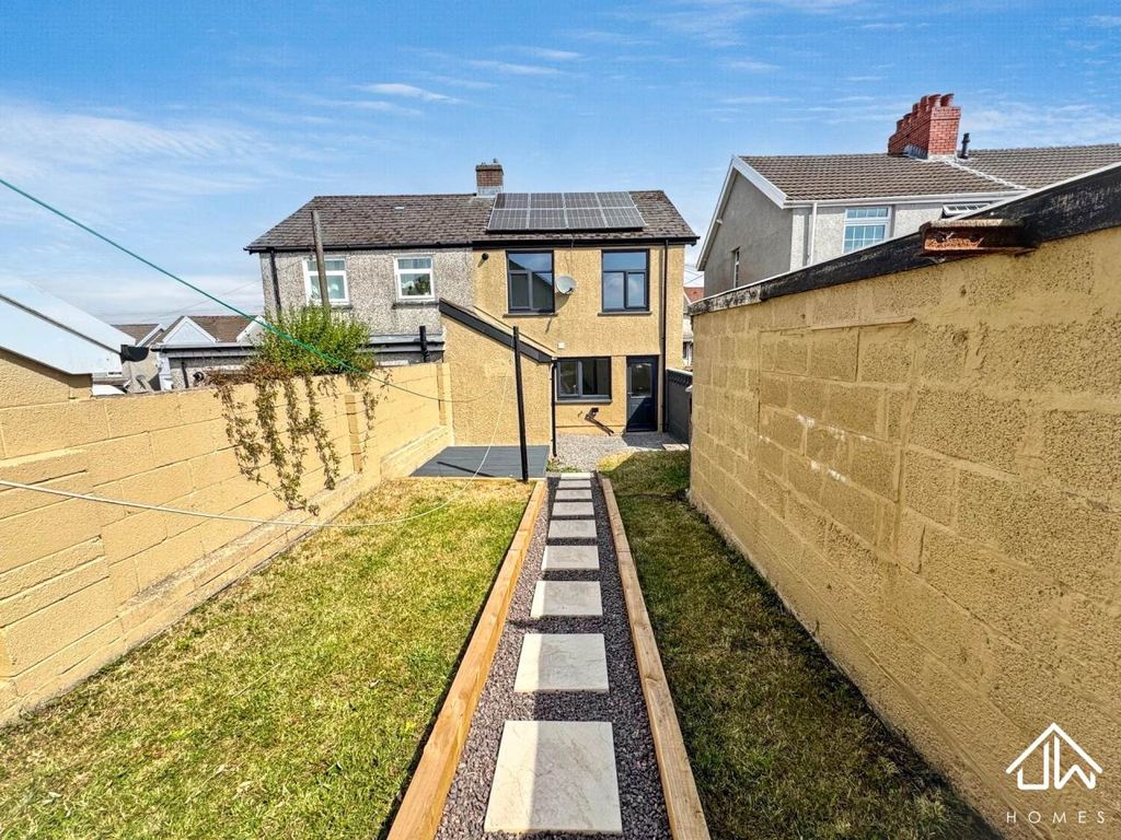 Property photo 3 of 19 Rear Garden 2