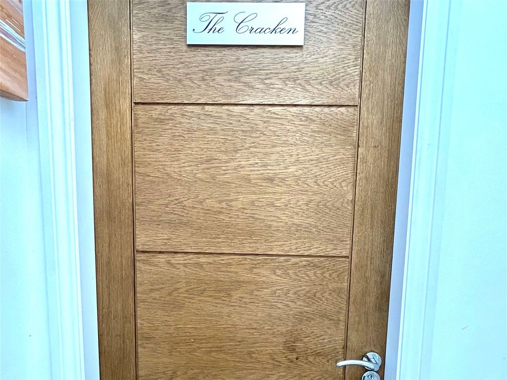 Property photo 3 of 15 Inside Door